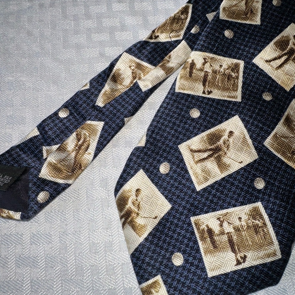 Vintage Byron Nelson silk navy and cream tie